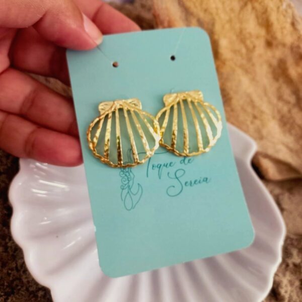 Brinco Concha Dourada